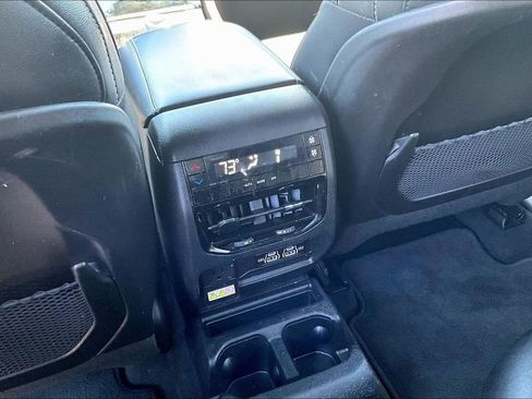 Used 2024 Jeep Grand Cherokee L Altitude AWD/4WD image 10