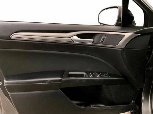 Used 2019 Ford Fusion SE AWD/4WD image 22