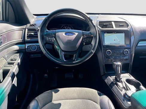 Used 2018 Ford Explorer XLT w/ Equipment Group 202A image 26