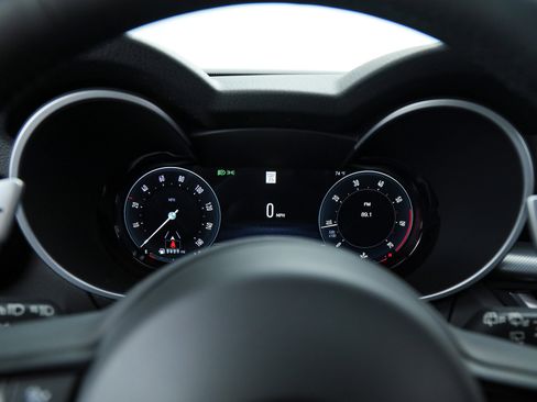 New 2025 Alfa Romeo Stelvio Sprint w/ Convenience Package image 22