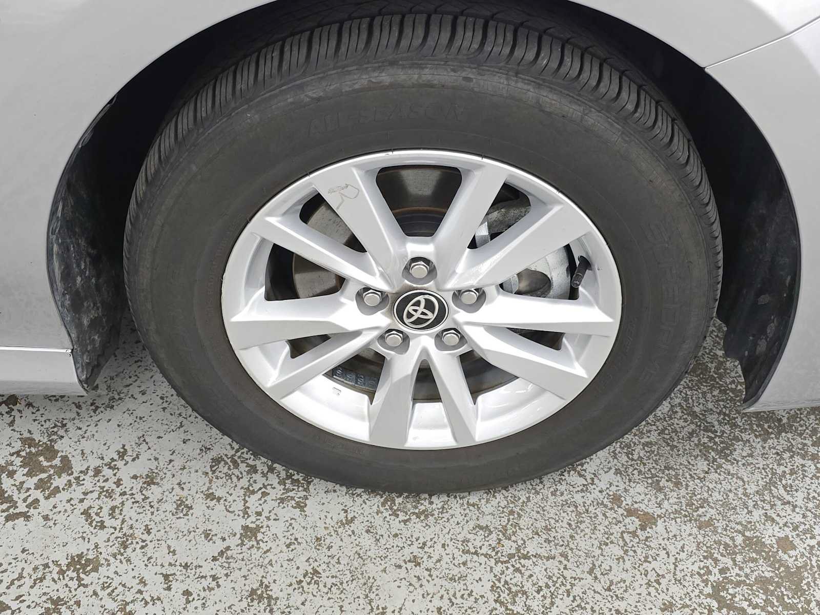 Used 2025 Toyota Camry LE FWD image 9