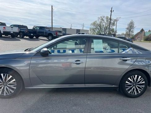 Used 2025 Nissan Altima 2.5 SV FWD image 5