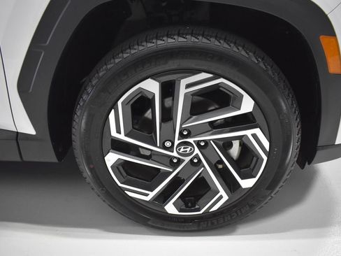 Used 2025 Hyundai Tucson Limited AWD/4WD image 10
