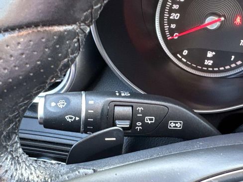 Used 2018 Mercedes-Benz GLC 300 4MATIC image 27