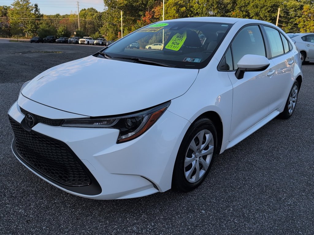 Used 2022 Toyota Corolla LE FWD image 2