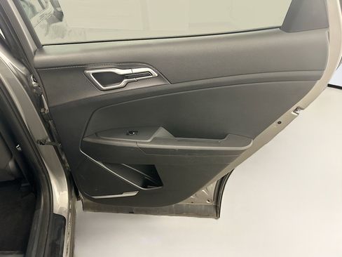 Used 2025 Kia Sportage LX image 31