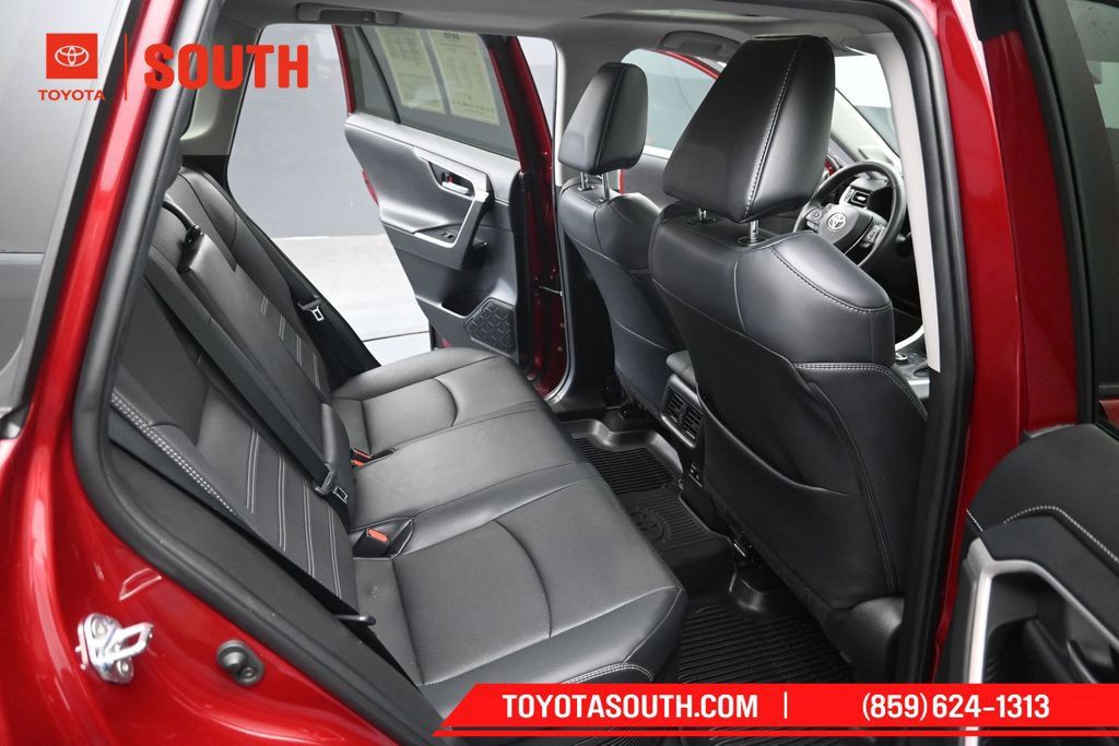 Used 2022 Toyota RAV4 Limited AWD/4WD image 30