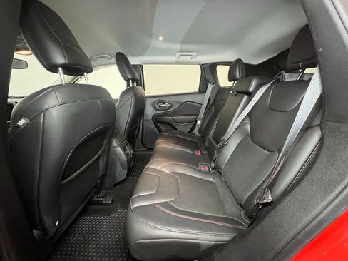 Used 2021 Jeep Cherokee Trailhawk image 5