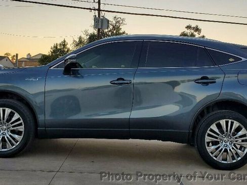 Used 2021 Toyota Venza XLE w/ Softex Package image 19