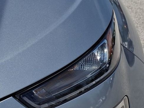 Used 2022 Hyundai Venue SEL FWD image 12