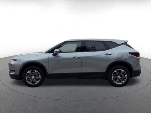 Used 2025 Chevrolet Blazer LT FWD image 9