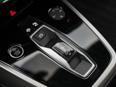 Used 2024 Audi Q4 e-tron Premium image 11