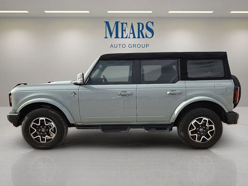 Used 2024 Ford Bronco Outer Banks image 2