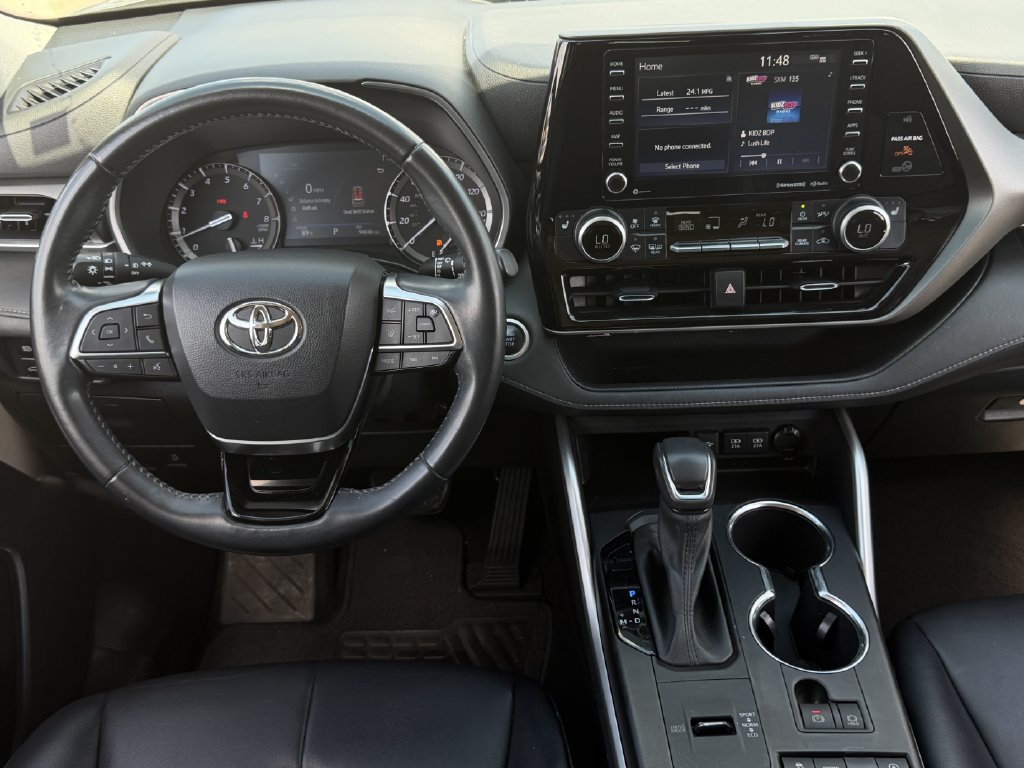 Used 2021 Toyota Highlander XLE FWD image 12