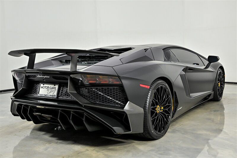 Used 2017 Lamborghini Aventador LP 750-4 Superveloce AWD/4WD image 9