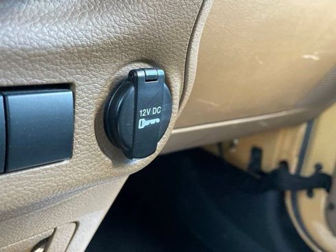Used 2013 Jeep Wrangler Unlimited Sahara AWD/4WD image 13