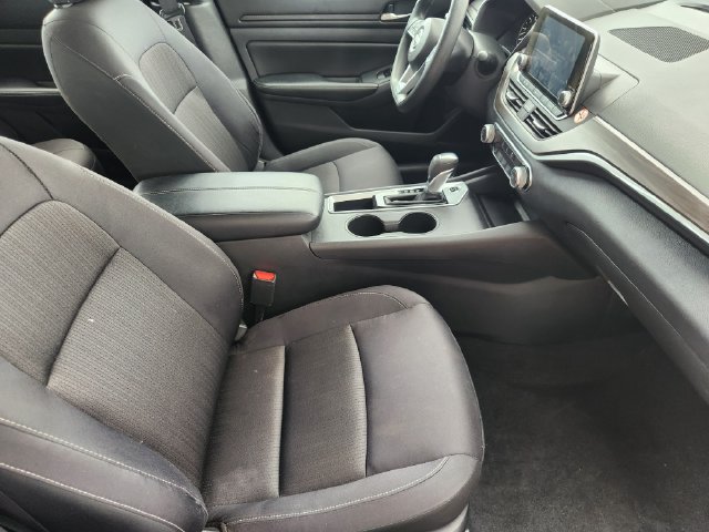 Used 2025 Nissan Altima 2.5 SV FWD image 13