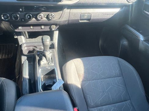 Used 2016 Toyota Tacoma TRD Off-Road image 30