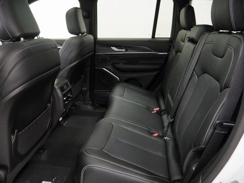 New 2025 Jeep Grand Cherokee Overland image 17