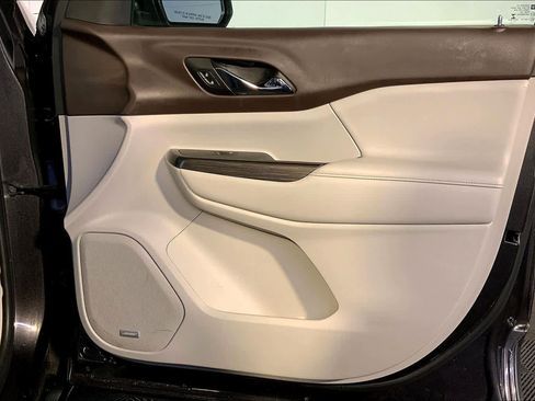 Used 2018 GMC Acadia SLT image 22