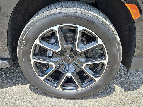 Used 2024 Chevrolet Suburban RST w/ Luxury Package AWD/4WD image 8