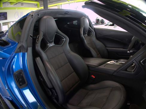 Used 2016 Chevrolet Corvette Z06 w/ 3LZ Preferred Equipment Group RWD image 16