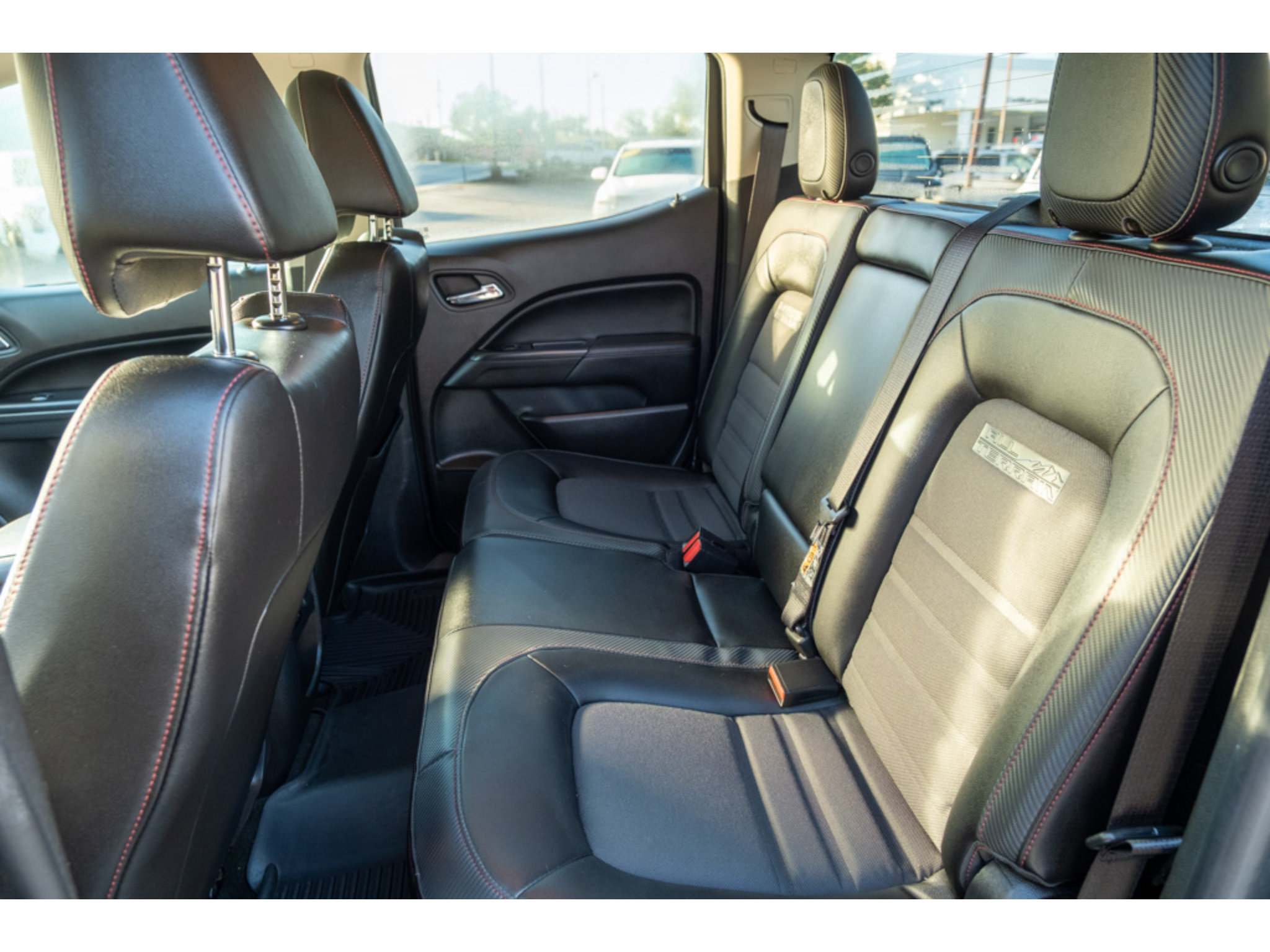 Used 2015 GMC Canyon SLE w/ All-Terrain Package RWD image 13