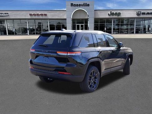 New 2025 Jeep Grand Cherokee Limited image 3