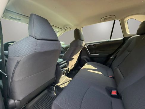 Used 2021 Toyota RAV4 LE FWD image 15