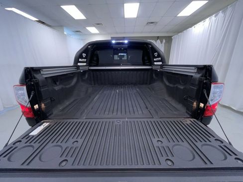 Used 2023 Nissan Titan SV w/ SV Convenience Package image 5