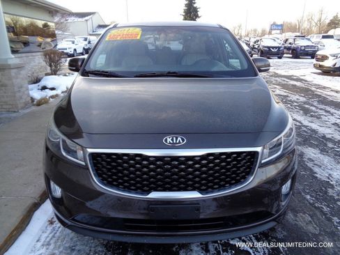 Used 2017 Kia Sedona EX image 27