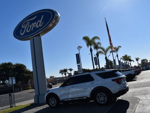 Used 2025 Ford Explorer Active image 24