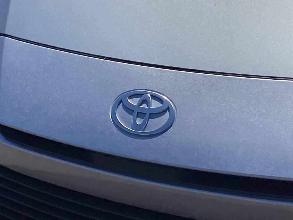 Used 2025 Toyota Camry LE FWD image 25