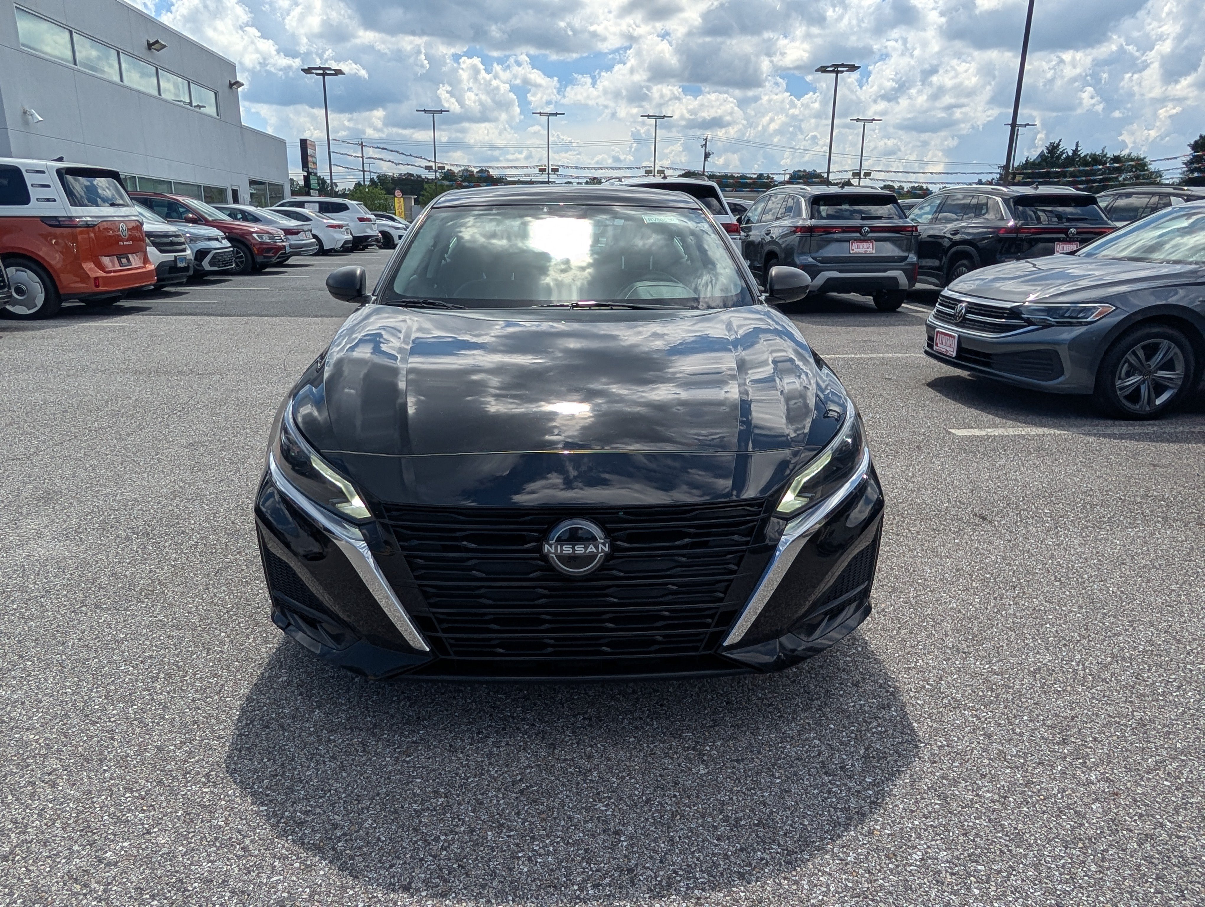 Used 2024 Nissan Altima 2.5 SV FWD image 8