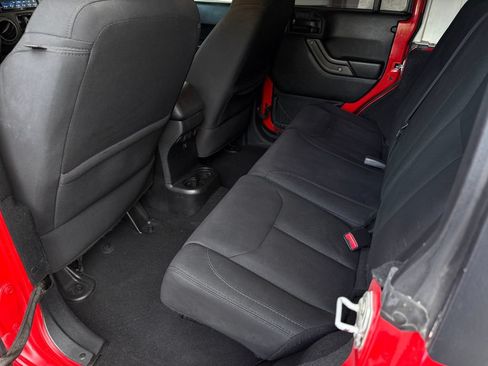 Used 2018 Jeep Wrangler Unlimited Sport S AWD/4WD image 32