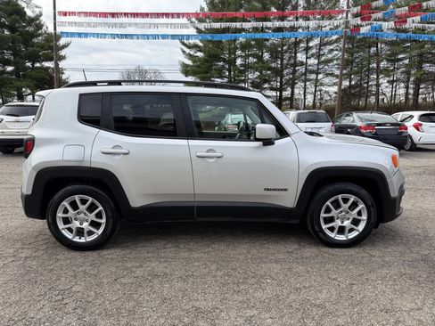 Used 2019 Jeep Renegade Latitude w/ Popular Equipment Group image 4