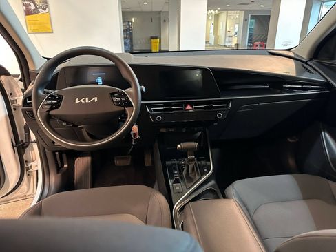 Used 2026 Kia Niro LX FWD image 33