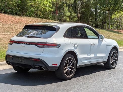 Certified 2024 Porsche Macan AWD/4WD image 23