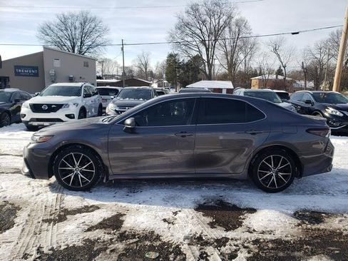 Used 2023 Toyota Camry SE image 3