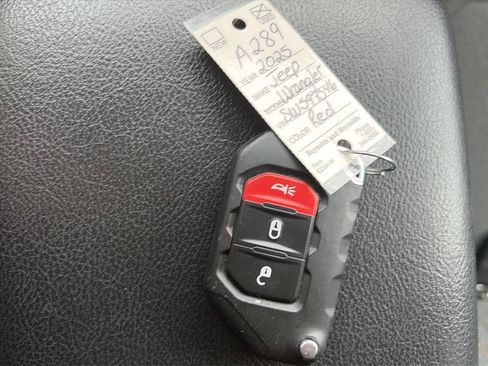 Used 2025 Jeep Wrangler Unlimited Sport AWD/4WD image 28