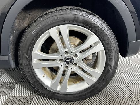 Used 2019 Mercedes-Benz GLA 250 4MATIC image 35