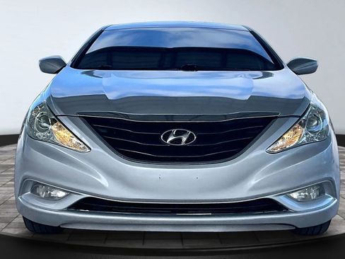 Used 2011 Hyundai Sonata SE FWD image 2