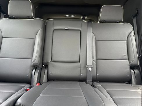 Used 2023 GMC Yukon SLT w/ SLT Luxury Package AWD/4WD image 24
