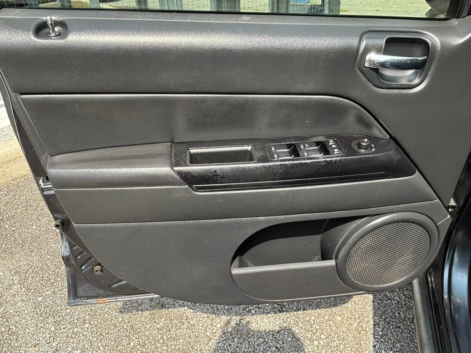 Used 2014 Jeep Compass Sport w/ Power Value Group FWD image 17