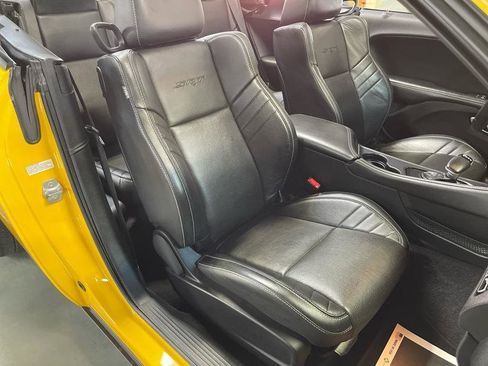 Used 2017 Dodge Challenger SRT w/ Technology Group image 41