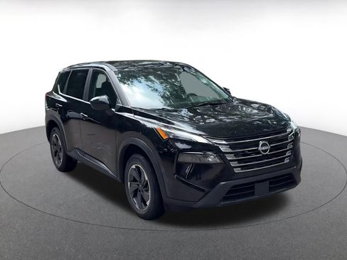 Used 2025 Nissan Rogue SV FWD image 3