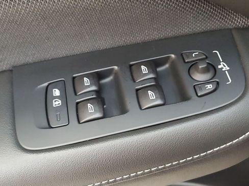Used 2024 Volvo S60 B5 Plus FWD image 17