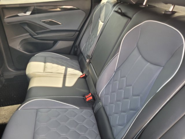 Used 2025 Volkswagen Tiguan SEL R-Line AWD/4WD image 13
