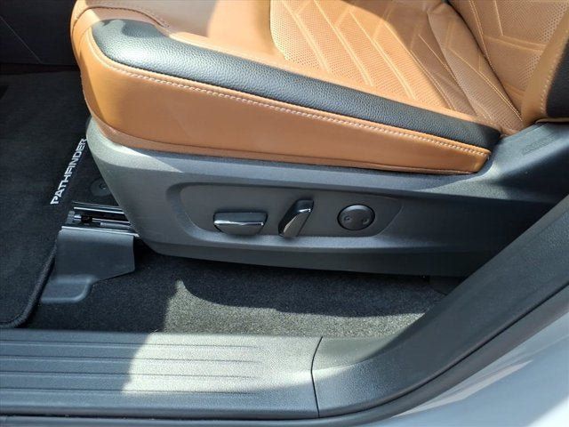 Certified 2025 Nissan Pathfinder Platinum w/ Cargo Package AWD/4WD image 8