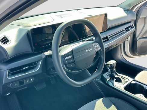 New 2025 Kia K4 LXS image 4